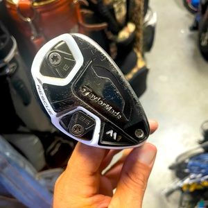 Taylormade M1 hybrid 3 wood 19 deg
Right Handed